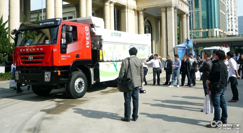 紅巖杰獅可卸式垃圾車亮相第七屆上海國(guó)際固體廢棄物 商用車之家