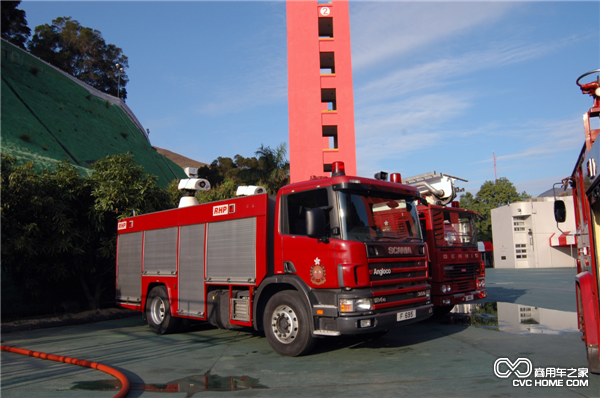 在香港消防開(kāi)放日上展示的斯堪尼亞4系列消防車(chē)