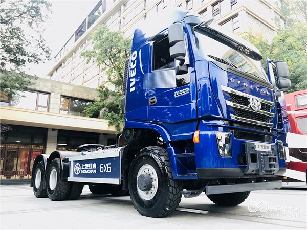 智能網(wǎng)聯(lián)6×6全驅(qū)大件運輸車.jpg